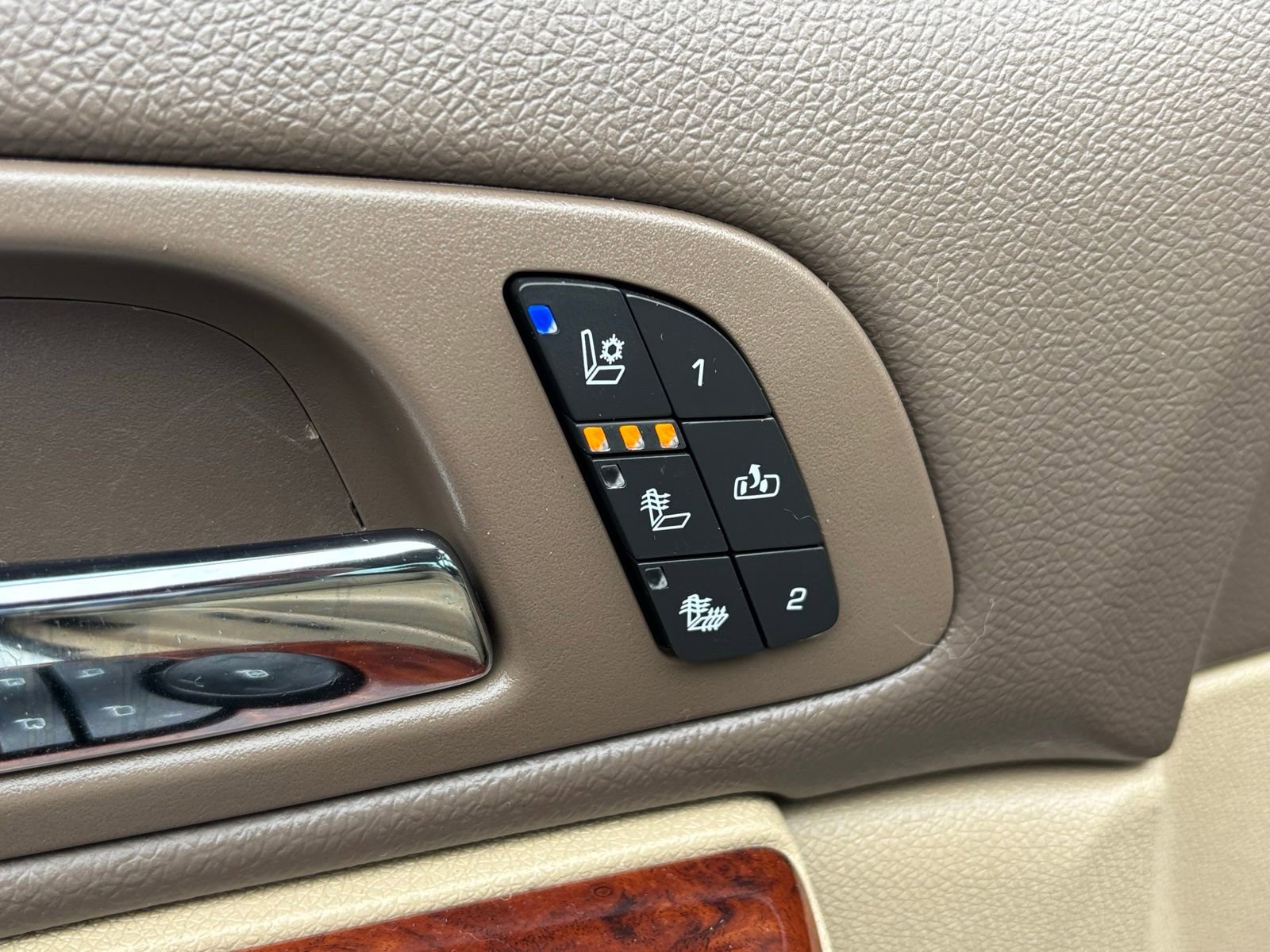 Used 2014 Chevrolet Silverado 2500 LTZ w/ Z71 Appearance Package image 6