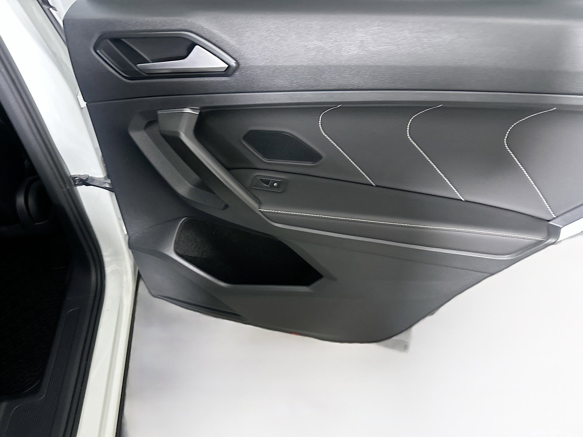 Used 2022 Volkswagen Tiguan SE image 29