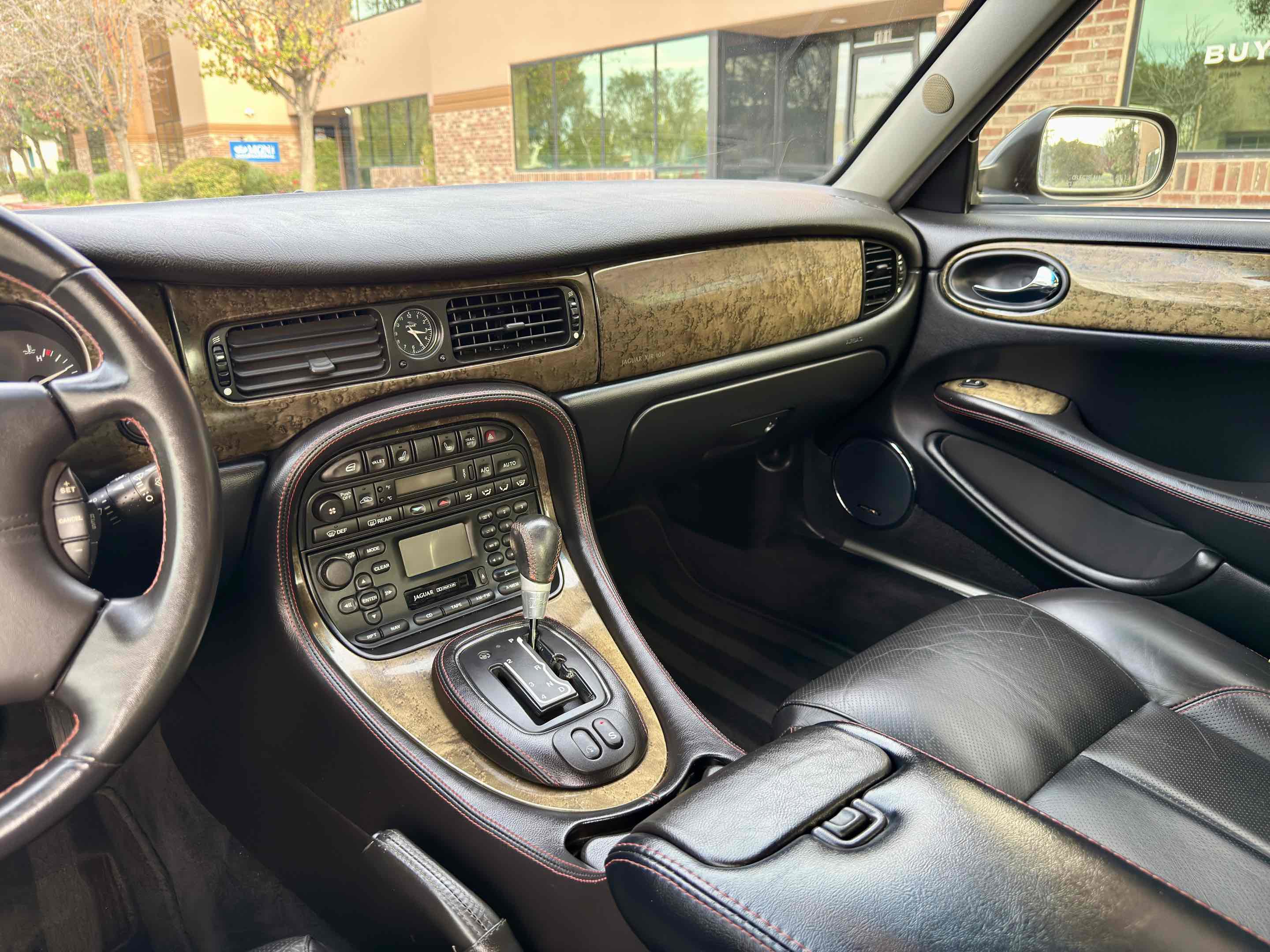 Used 2002 Jaguar XJ8 image 52