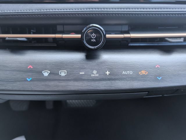 Used 2023 Nissan Ariya AWD image 19