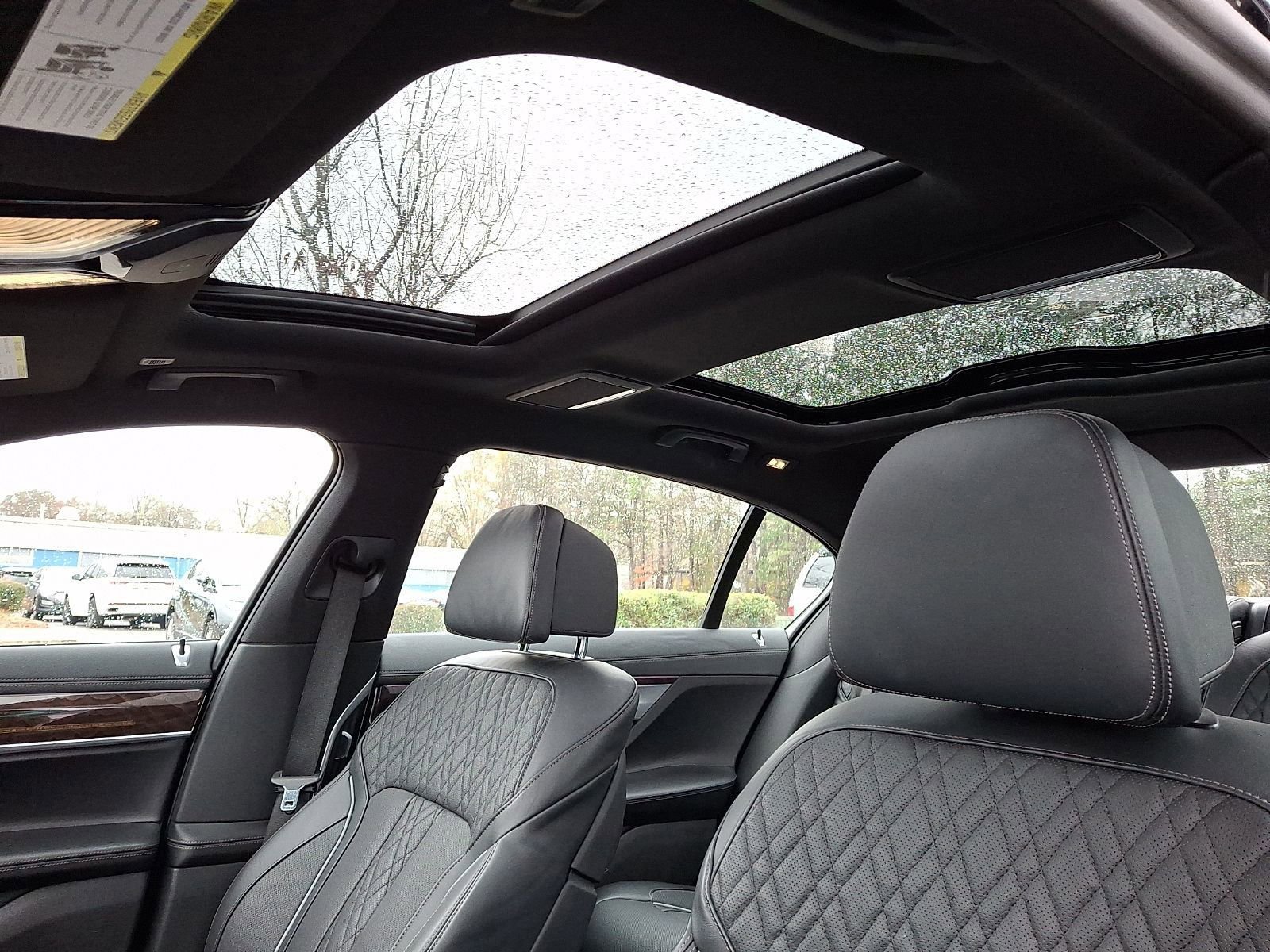 Used 2022 BMW 750i xDrive w/ M Sport Package image 15