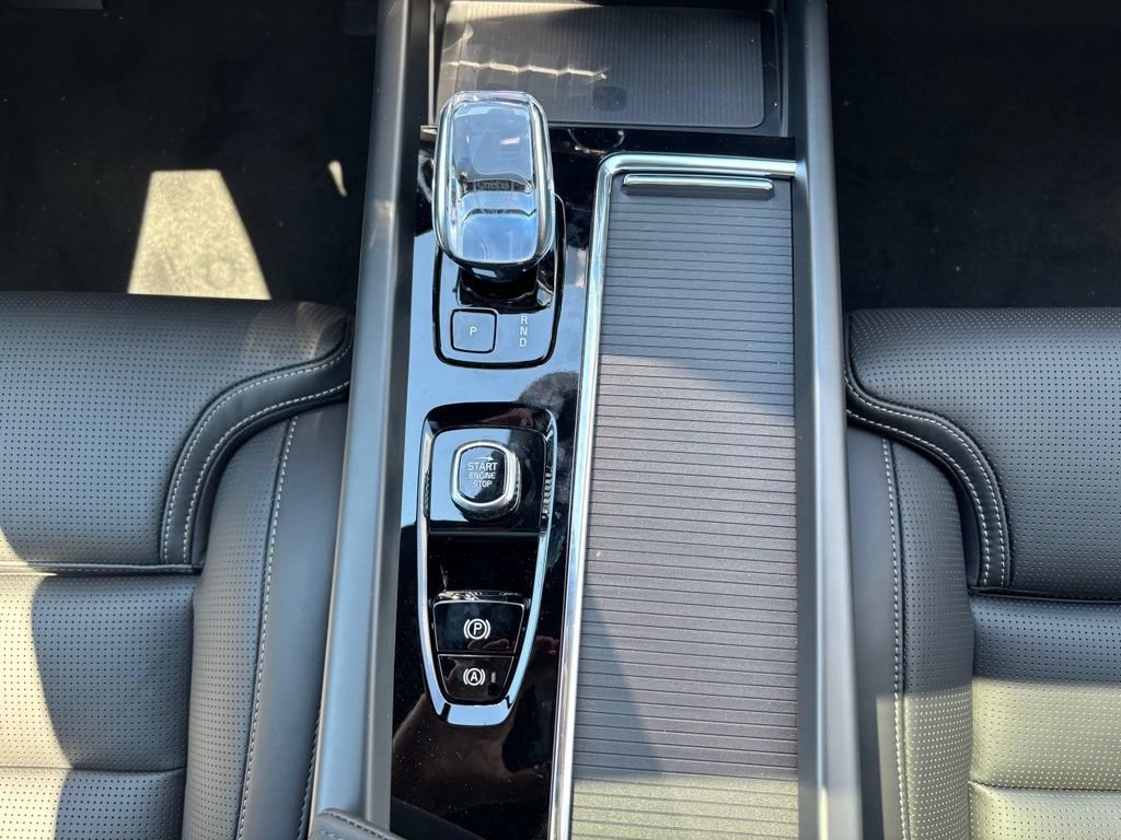 New 2026 Volvo XC60 B5 Ultra w/ Climate Package AWD/4WD image 13