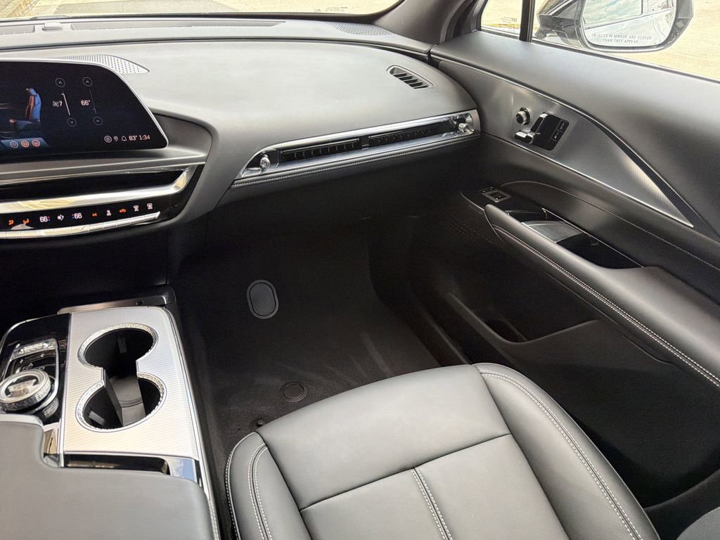 Used 2024 Cadillac Lyriq Tech image 27