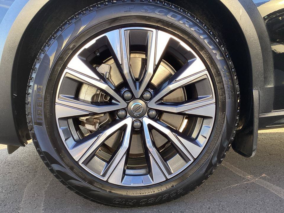 Certified 2023 Volvo V90 B6 Cross Country Plus AWD/4WD image 29