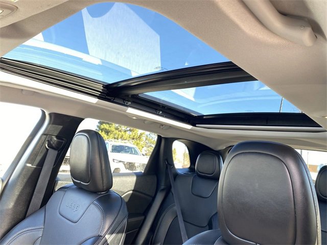 Used 2022 Jeep Cherokee Limited image 24