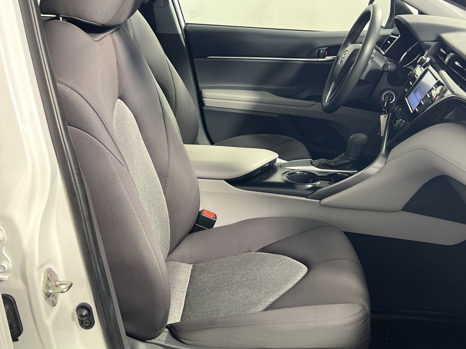 Used 2019 Toyota Camry LE FWD image 25