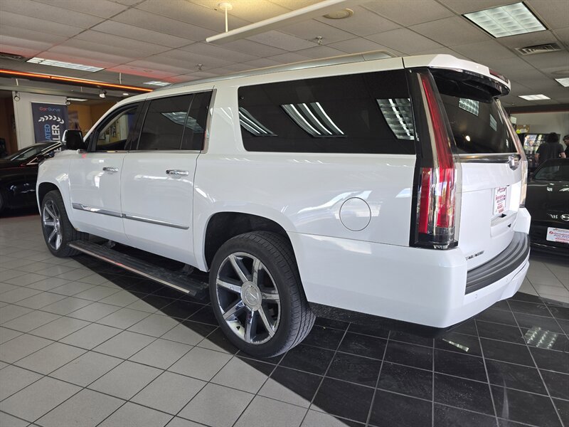 Used 2016 Cadillac Escalade ESV Premium AWD/4WD image 6