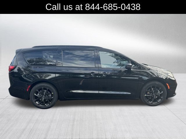 New 2026 Chrysler Pacifica Limited w/ S Appearance Package FWD image 4