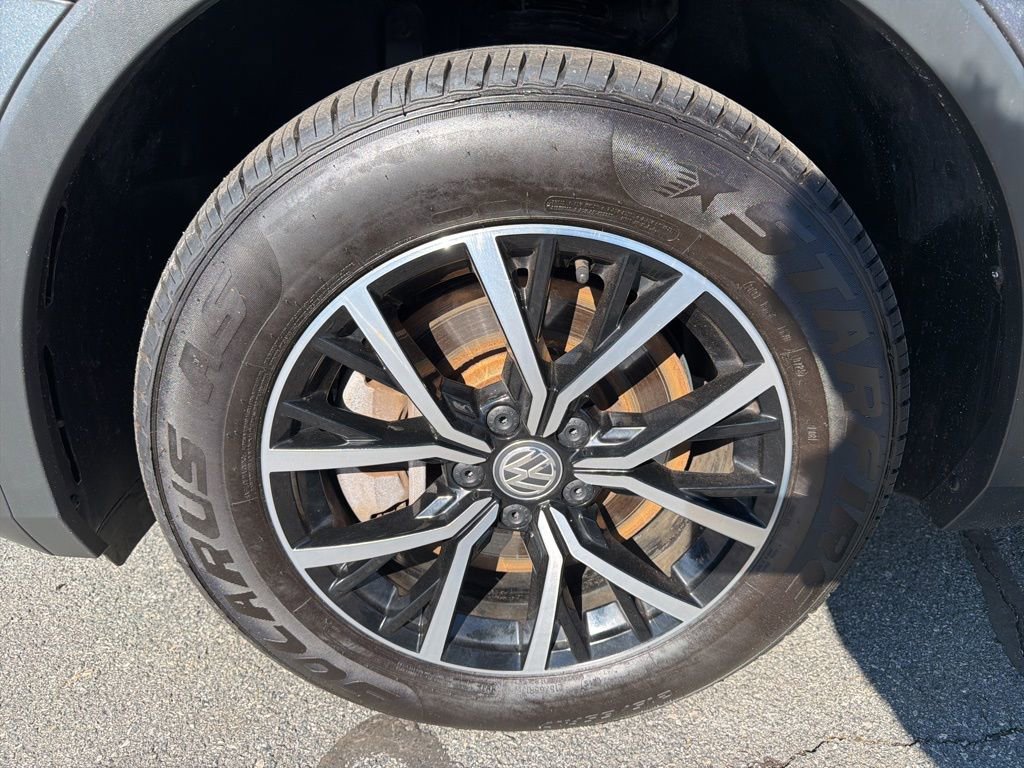Used 2021 Volkswagen Tiguan SE w/ Panoramic Sunroof Package AWD/4WD image 36