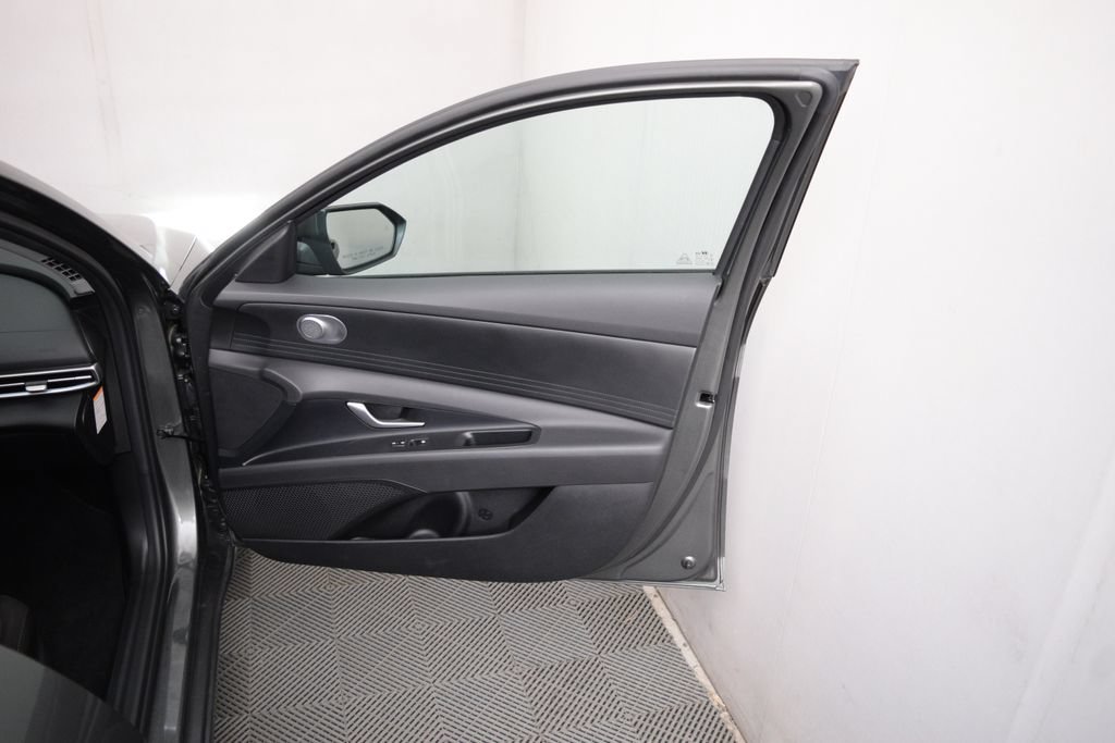 Used 2024 Hyundai Elantra Blue FWD image 15