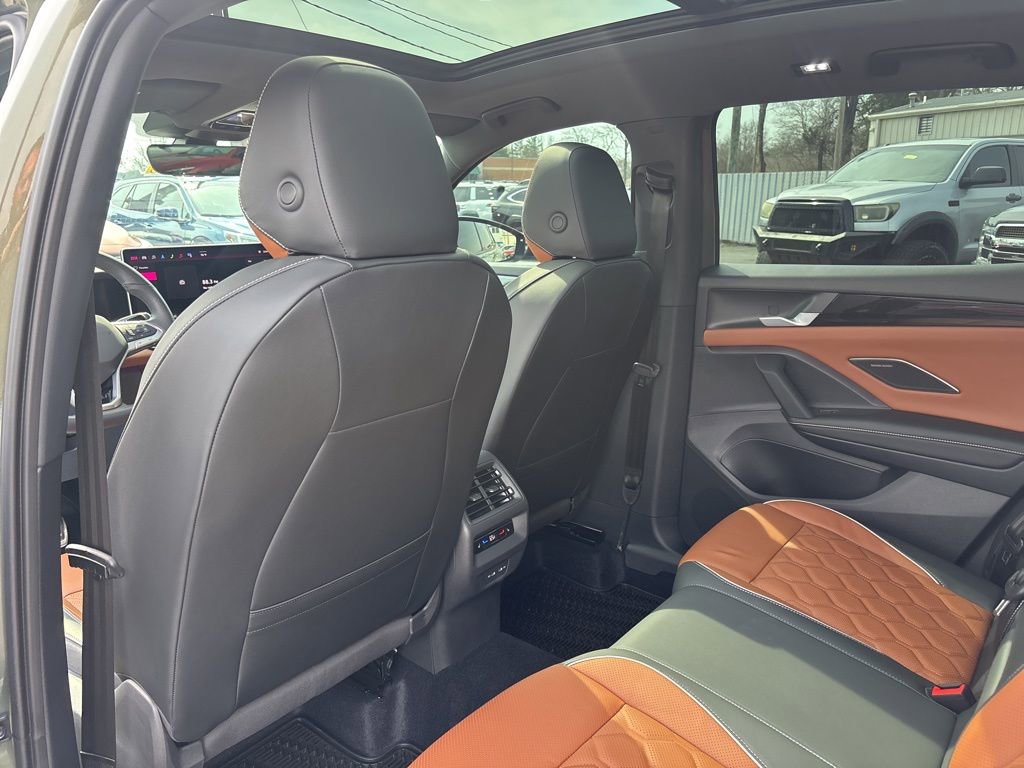 Used 2025 Volkswagen Tiguan SEL R-Line AWD/4WD image 32