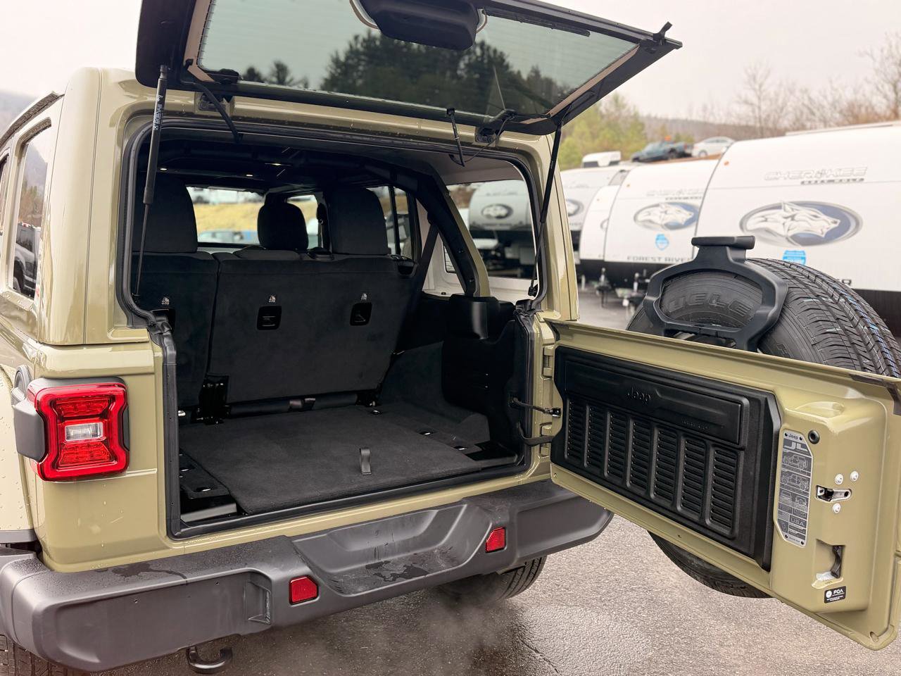 Used 2026 Jeep Wrangler Sahara AWD/4WD image 26