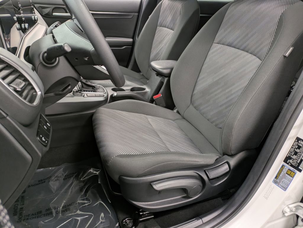Certified 2025 Kia Seltos LX image 10