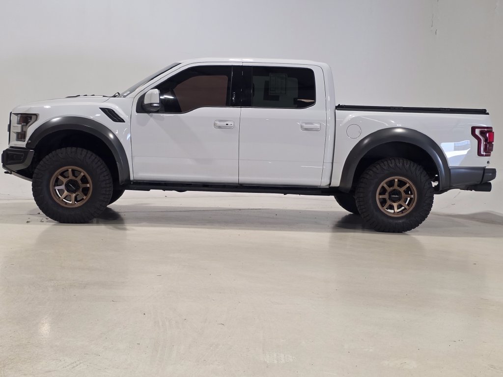Used 2017 Ford F150 Raptor w/ Equipment Group 802A Luxury AWD/4WD image 3