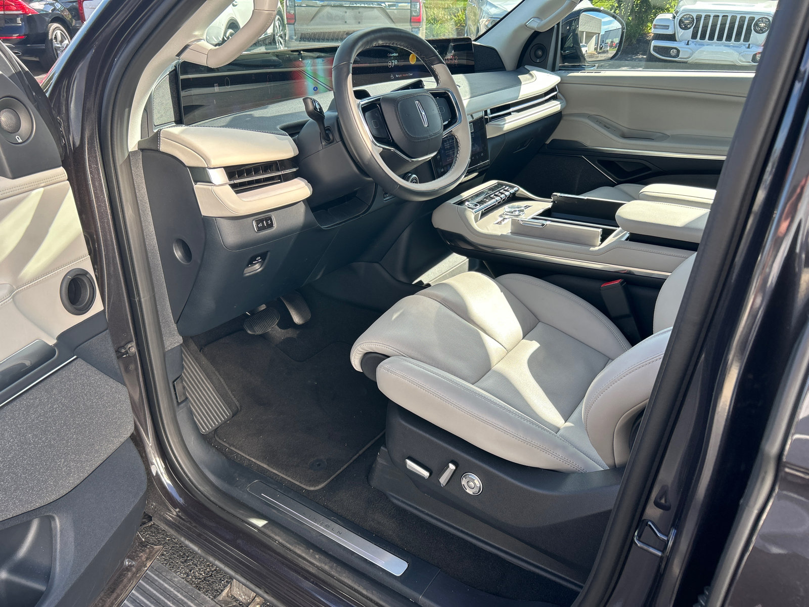New 2026 Lincoln Navigator Reserve AWD/4WD image 29