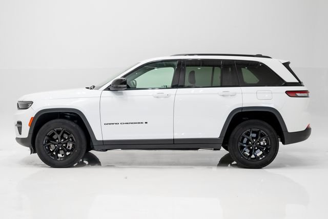 Used 2024 Jeep Grand Cherokee Altitude AWD/4WD image 31