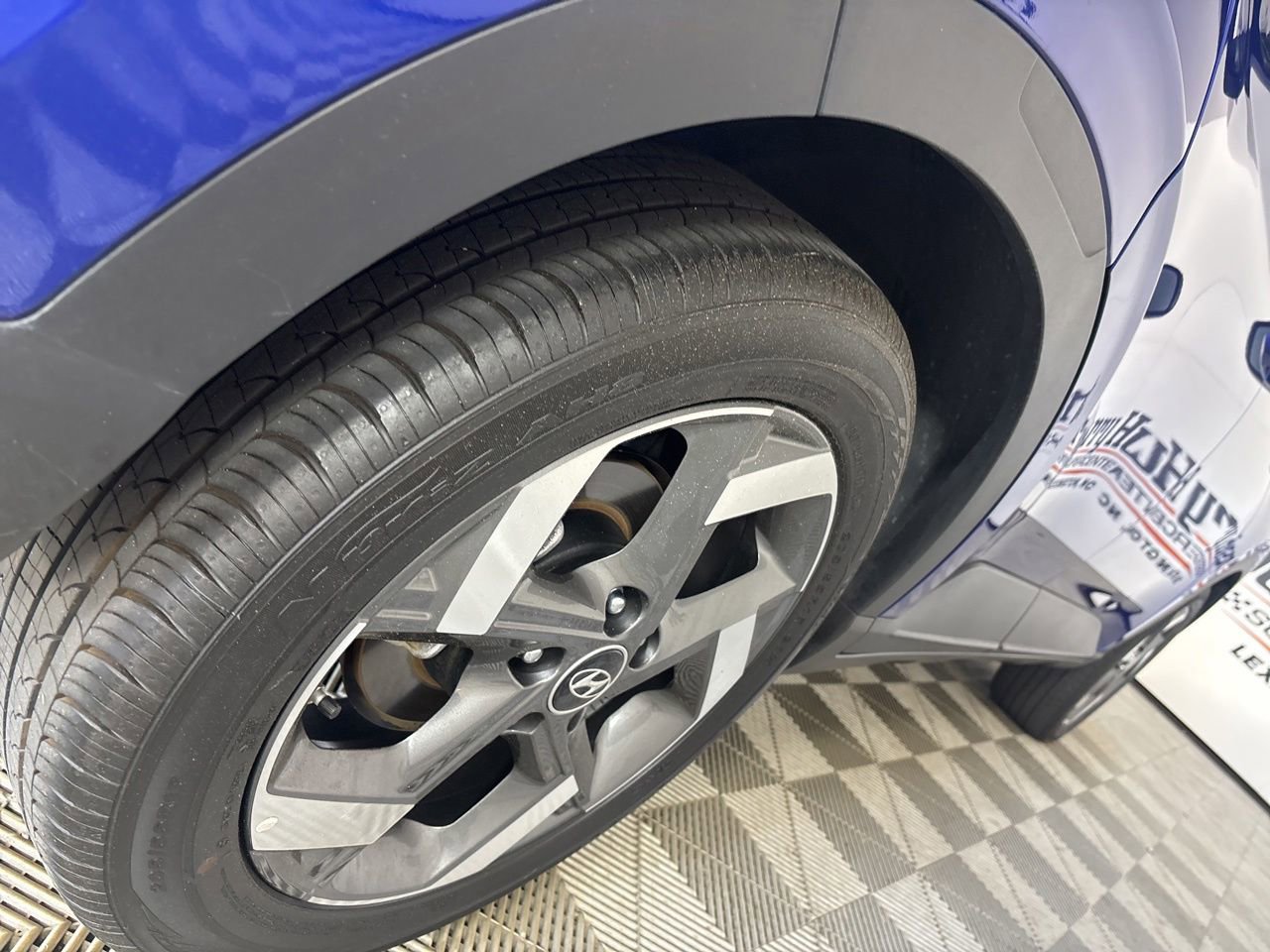 Used 2025 Hyundai Venue SEL FWD image 25