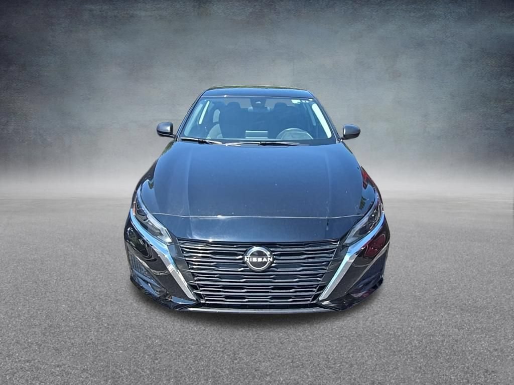 Used 2025 Nissan Altima 2.5 SV FWD image 3