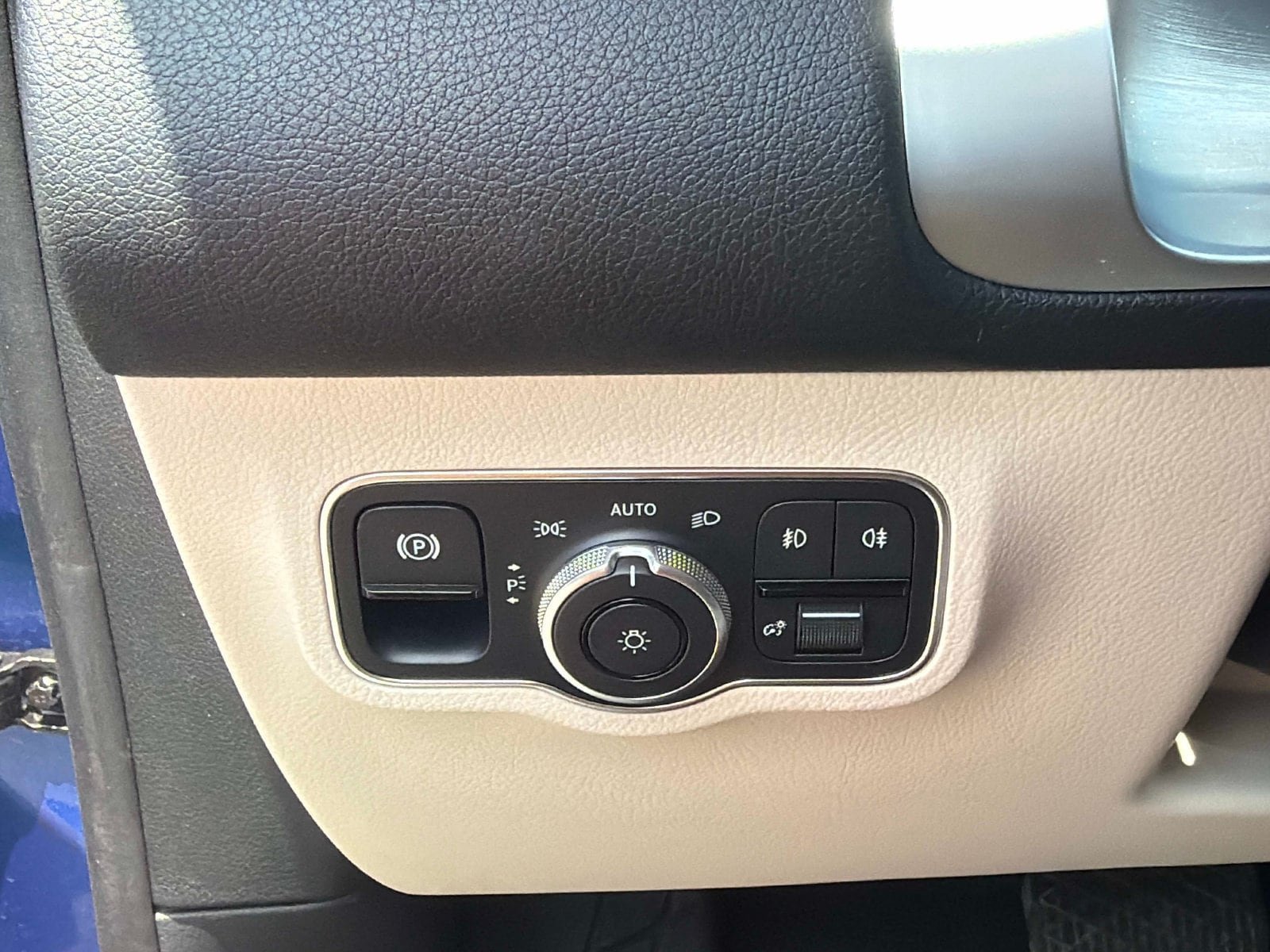 Certified 2024 Mercedes-Benz GLB 250 image 28