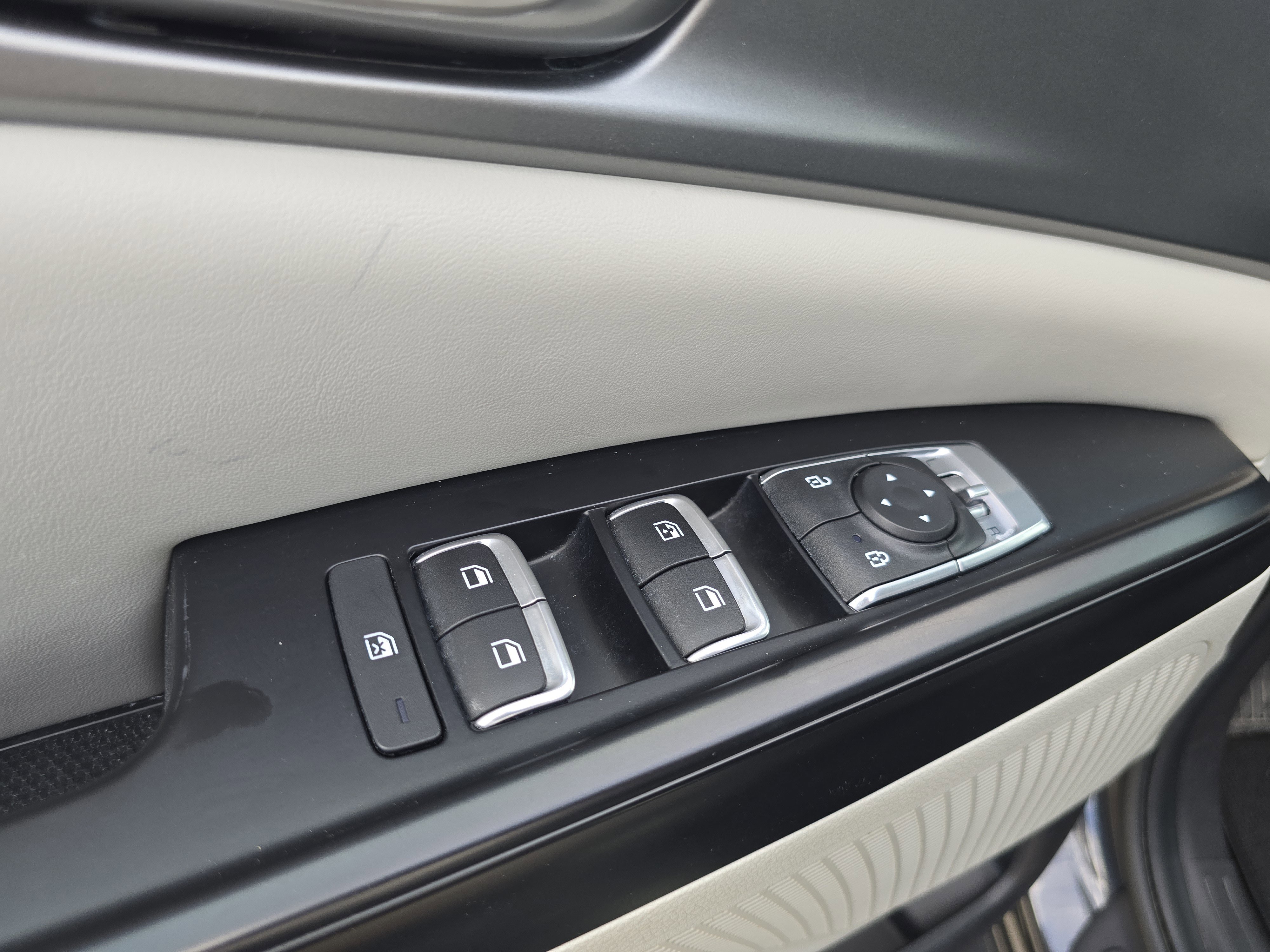 Used 2024 Kia Carnival LX image 19