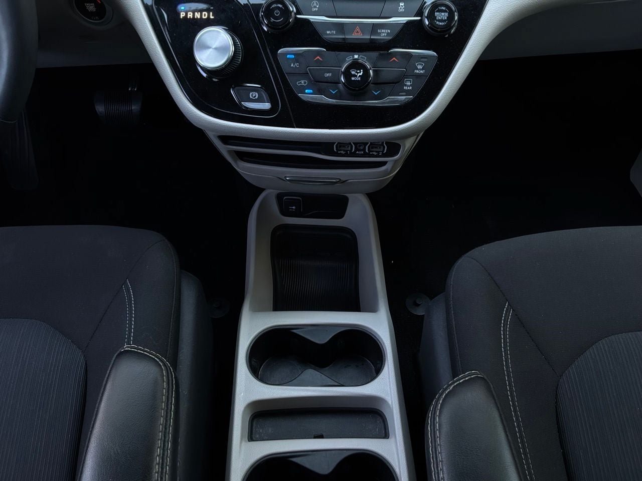 Used 2024 Chrysler Voyager LX FWD image 16