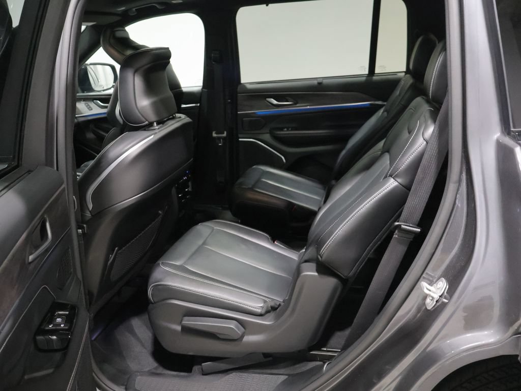 Used 2023 Jeep Grand Cherokee L Overland w/ Luxury Tech Group IV AWD/4WD image 19