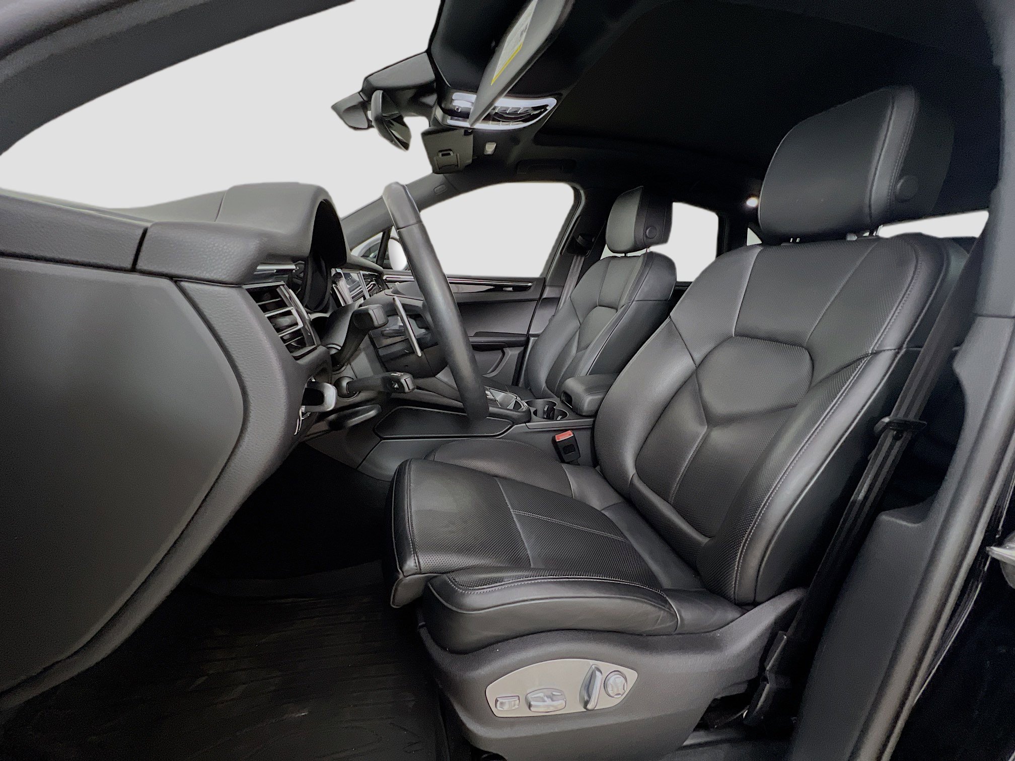 Used 2024 Porsche Macan image 22