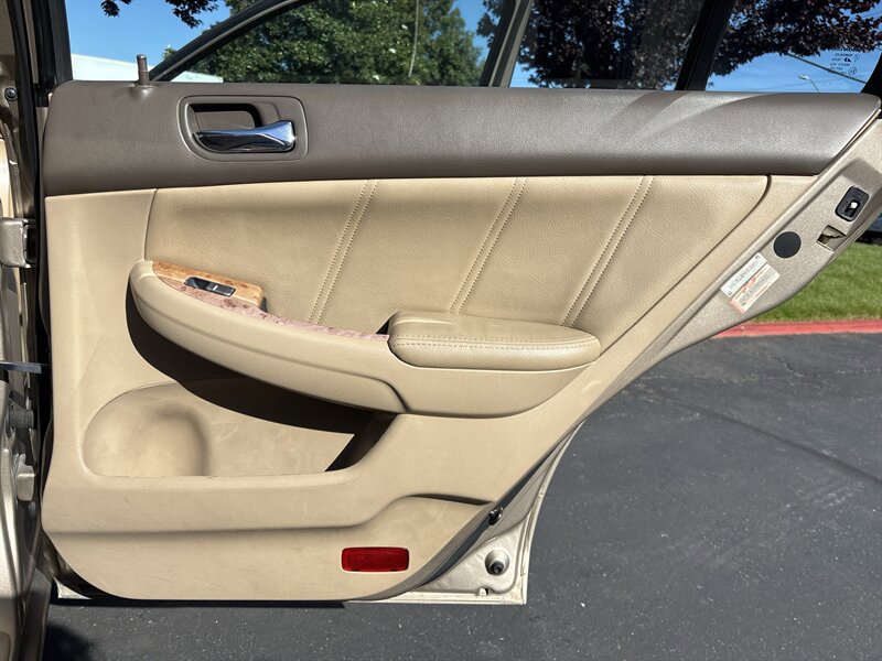 Used 2004 Honda Accord EX image 34