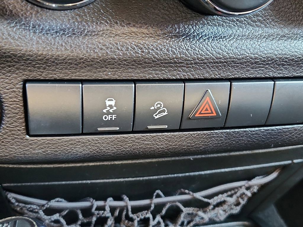 Used 2018 Jeep Wrangler Unlimited Sport w/ Connectivity Group image 12