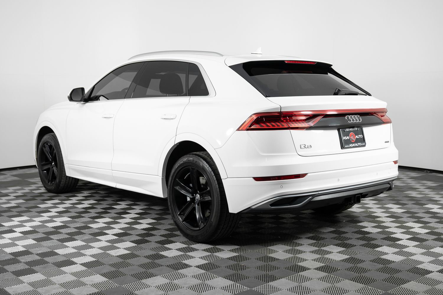 Used 2019 Audi Q8 Premium w/ Convenience Package image 4