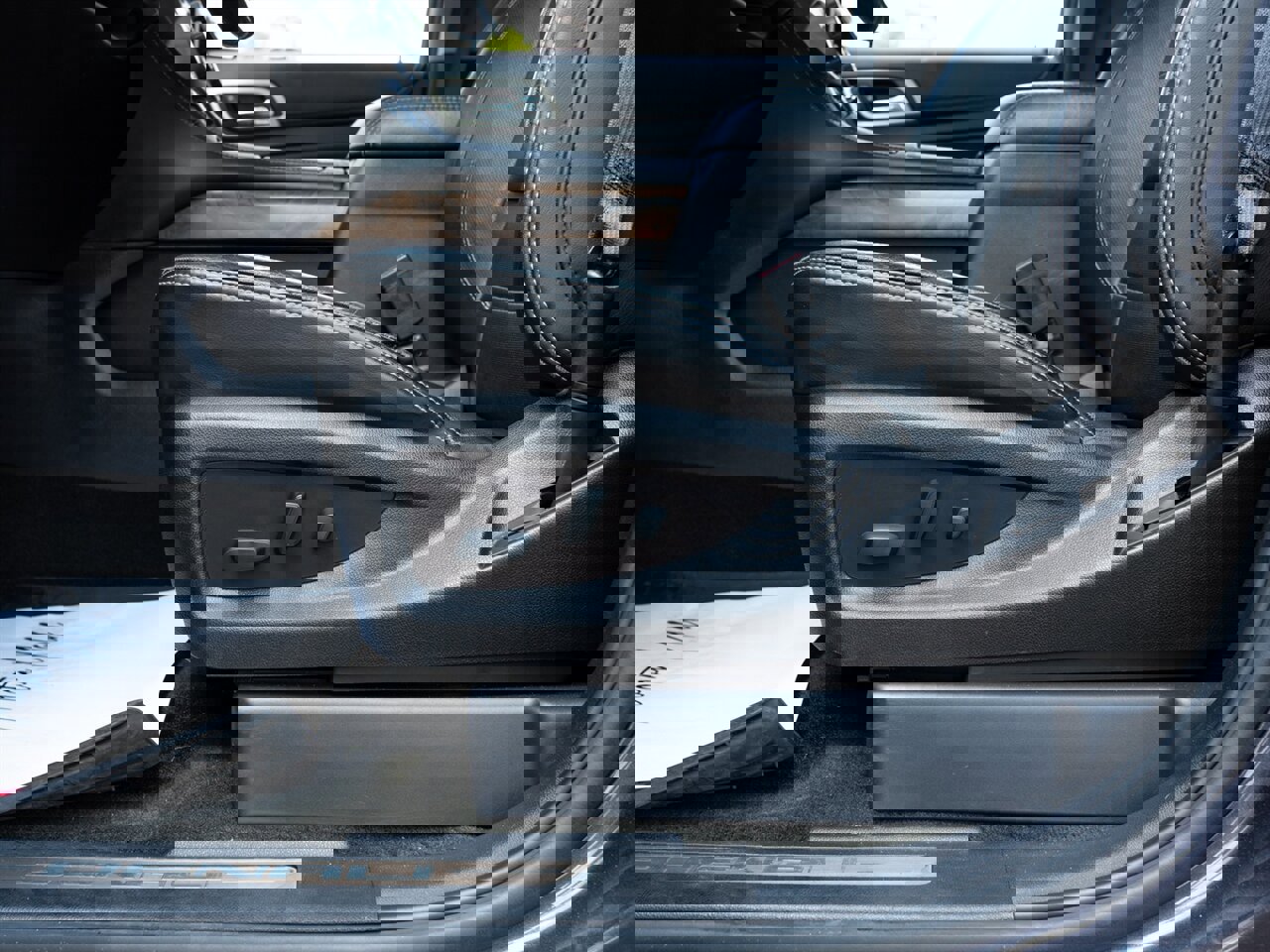 Used 2018 GMC Yukon Denali w/ Denali Ultimate Package image 17