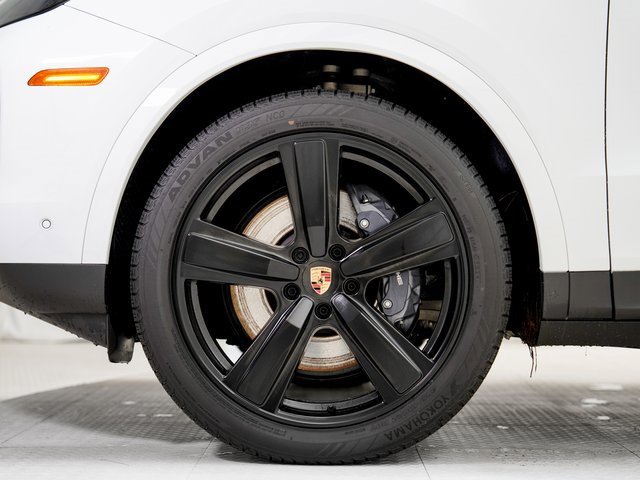 Used 2025 Porsche Cayenne image 30