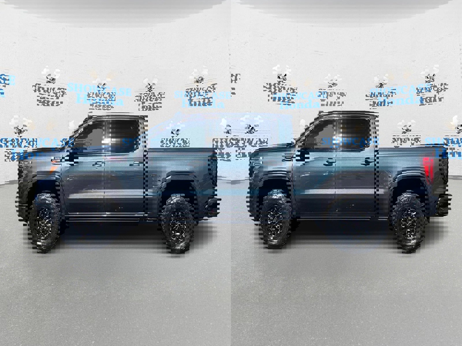 Used 2020 GMC Sierra 1500 AT4 w/ Technology Package image 4