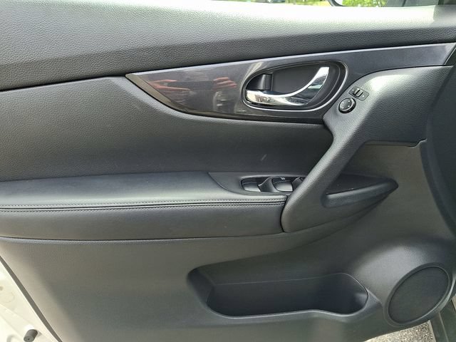 Used 2020 Nissan Rogue SV AWD/4WD image 12