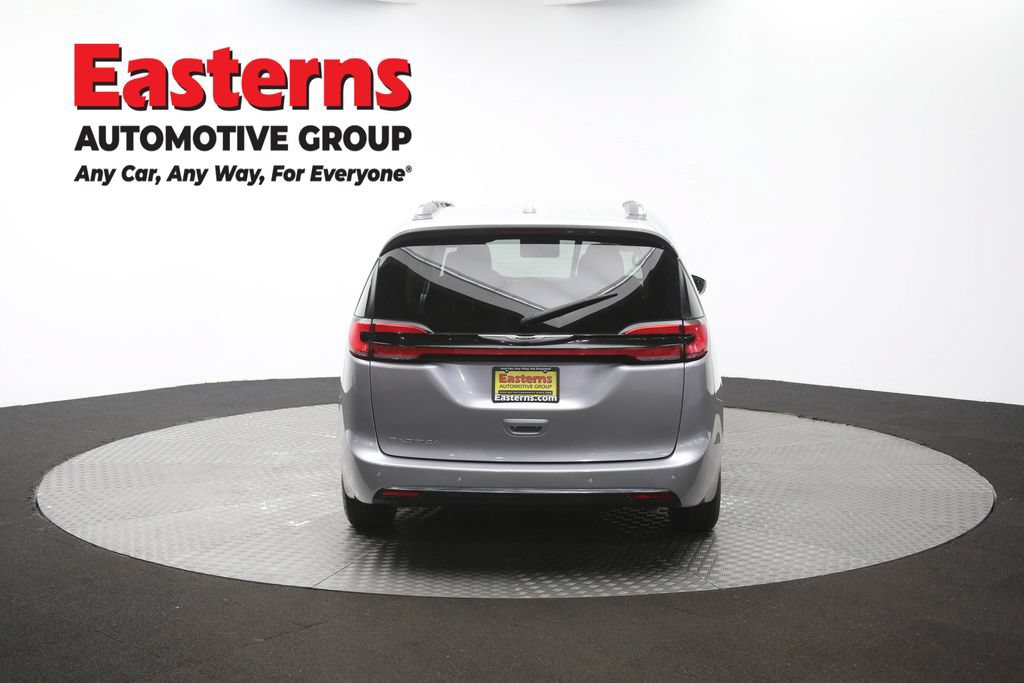 Used 2021 Chrysler Pacifica Touring-L FWD image 39