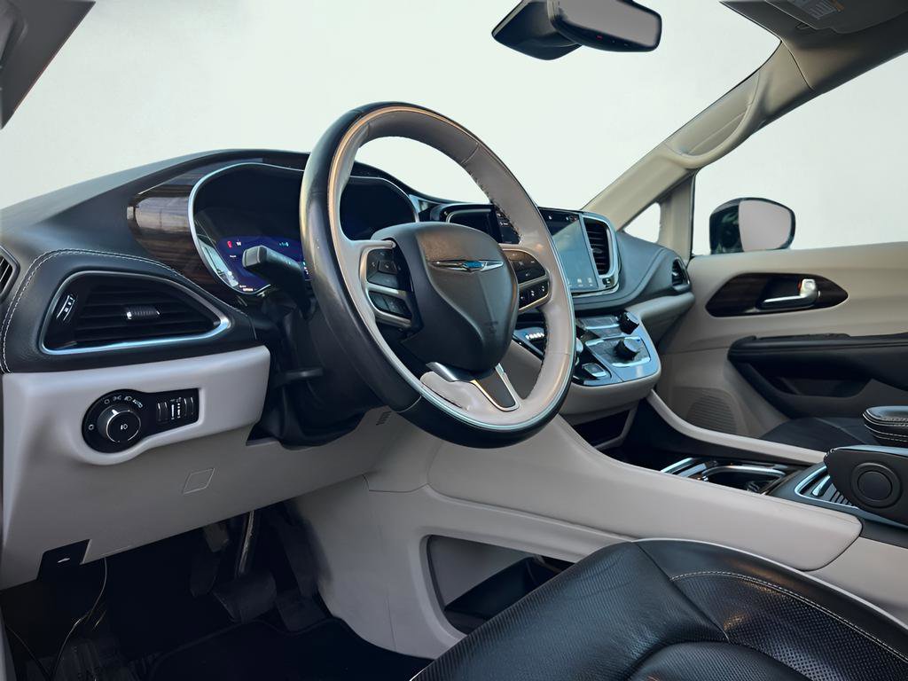 Used 2021 Chrysler Pacifica Limited image 39