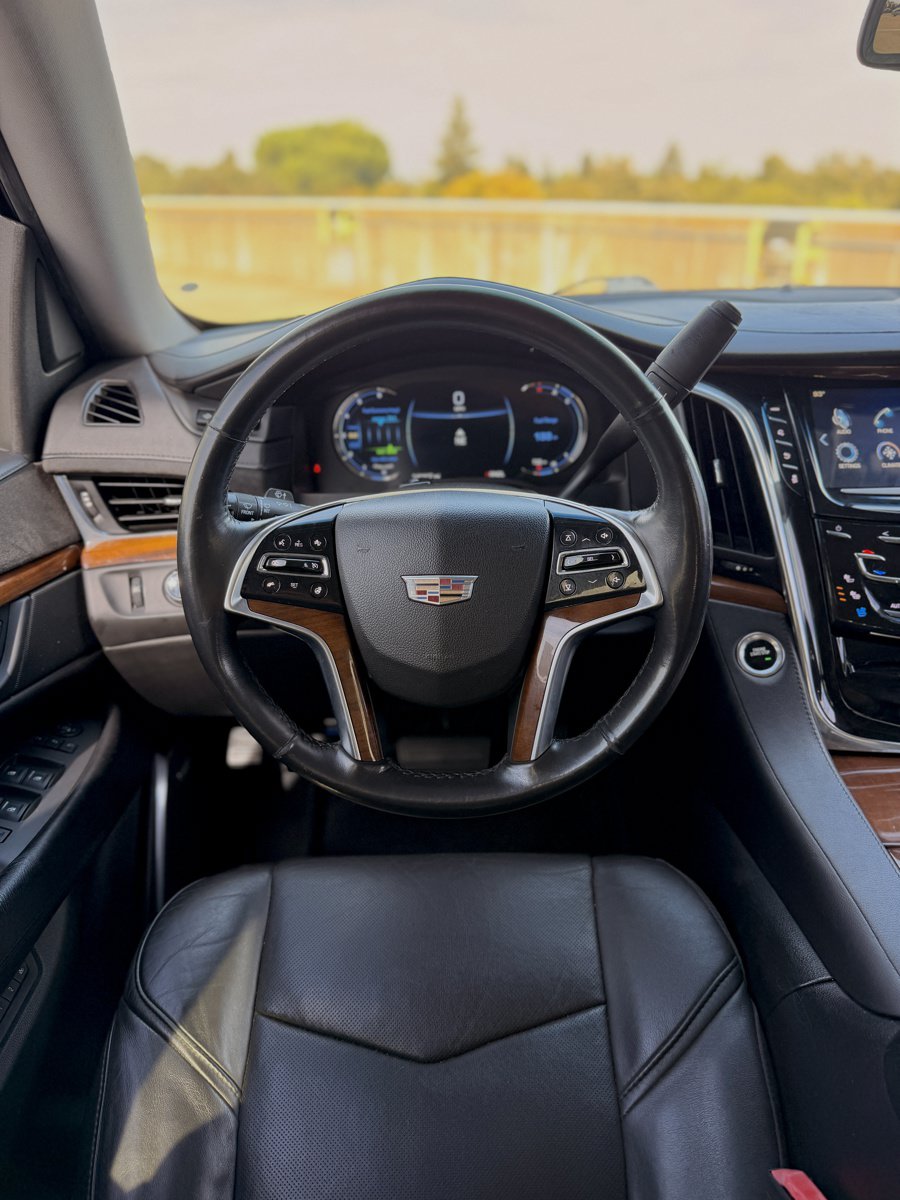 Used 2017 Cadillac Escalade Luxury AWD/4WD image 14