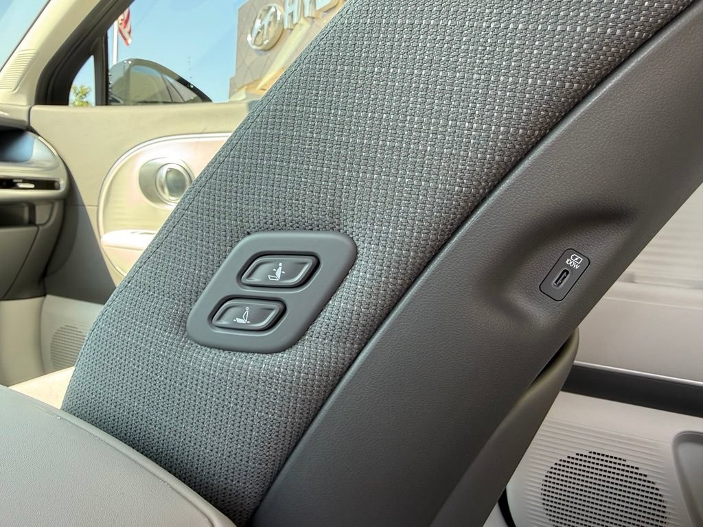 Certified 2026 Hyundai Ioniq 9 SE AWD/4WD image 21