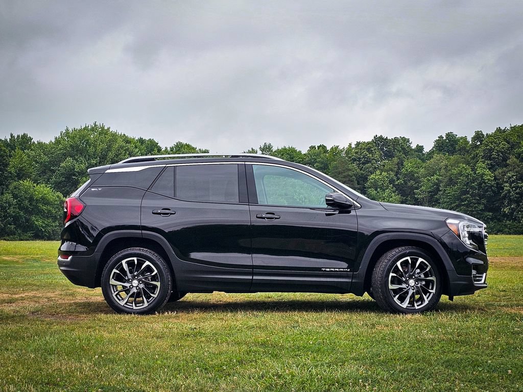 Used 2023 GMC Terrain SLT w/ Infotainment Package II AWD/4WD image 3