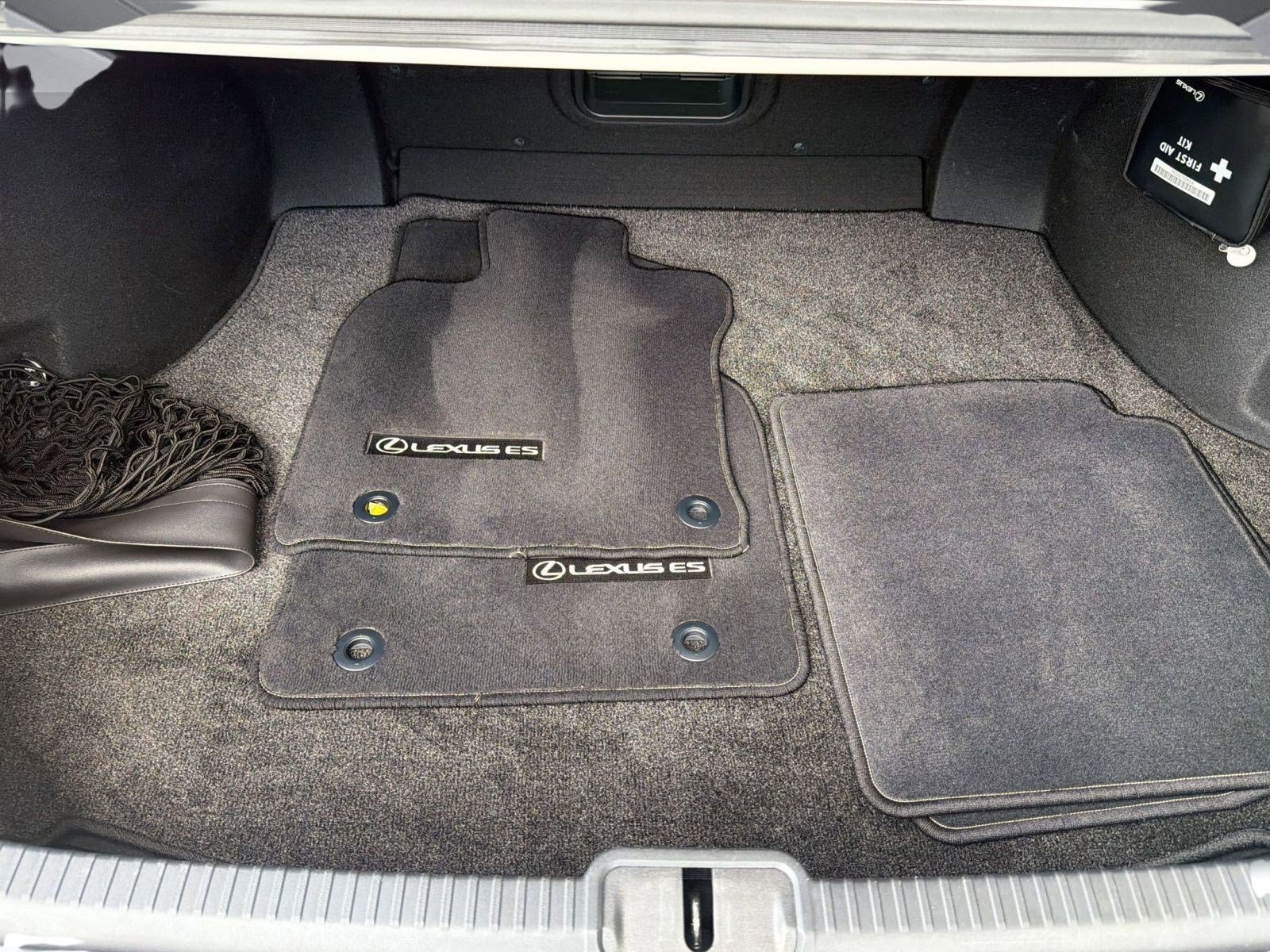 Used 2021 Lexus ES 300h w/ Accessory Package FWD image 35