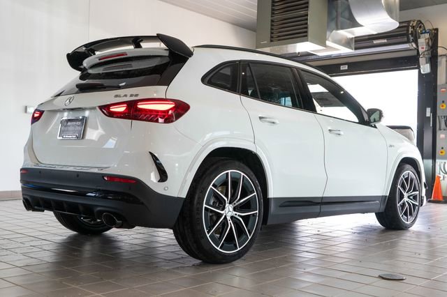 New 2026 Mercedes-Benz GLA 35 AMG 4MATIC image 8