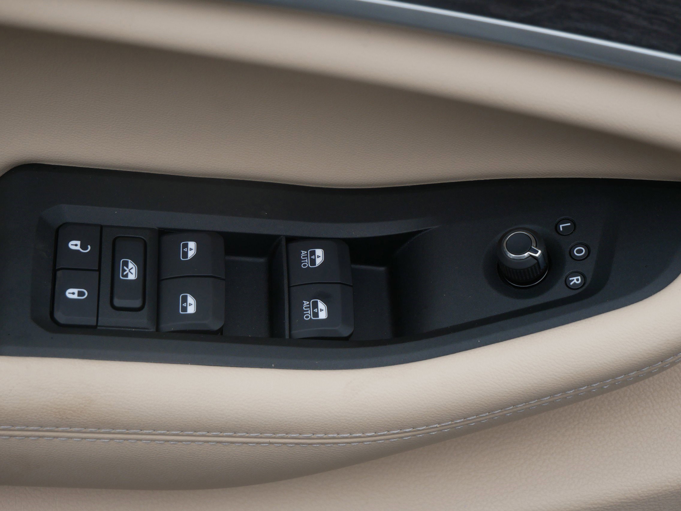 New 2025 Jeep Grand Cherokee L Limited w/ Luxury Tech Group II image 13