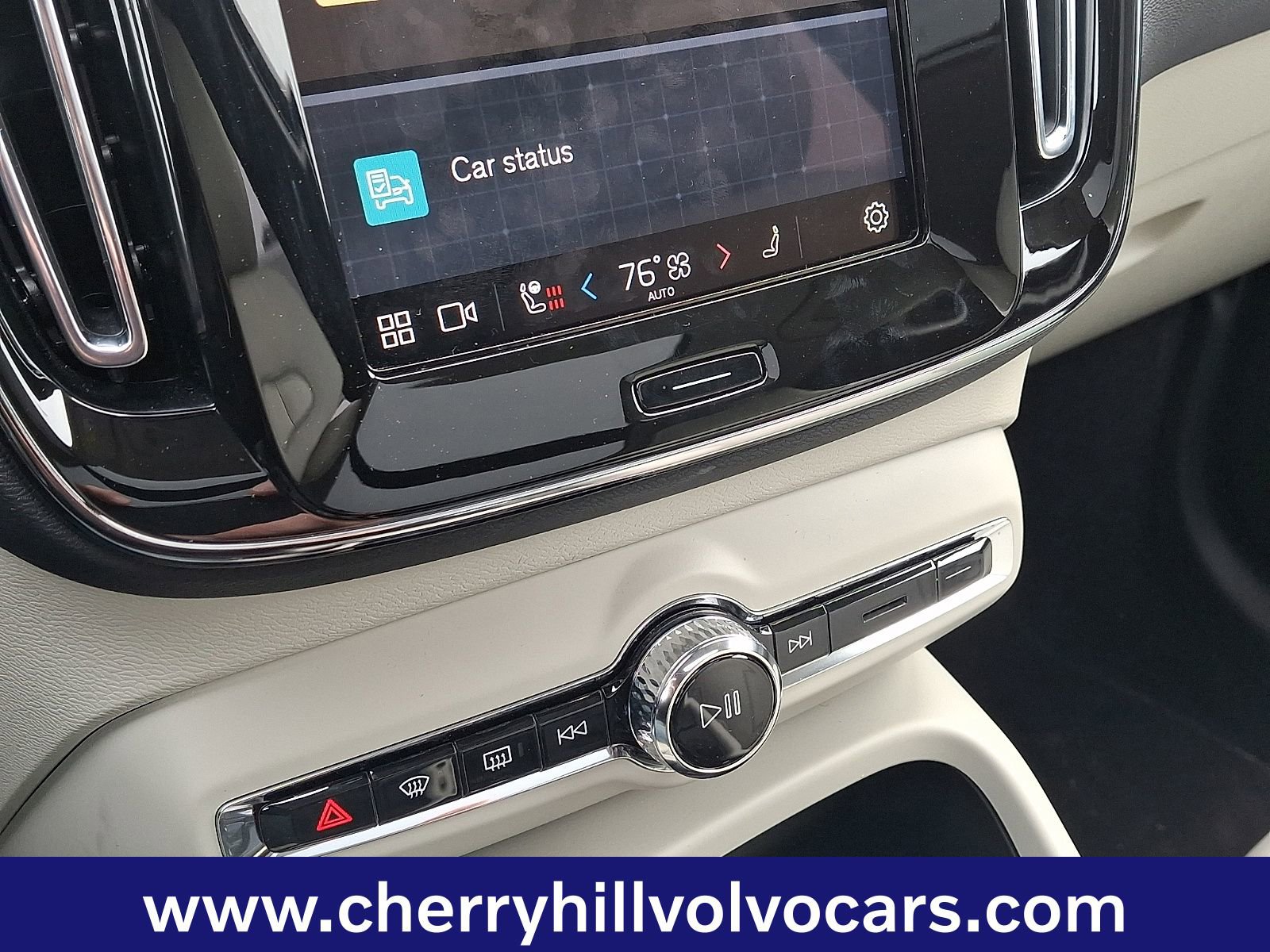 Certified 2025 Volvo XC40 B5 Ultra w/ Climate Package image 17