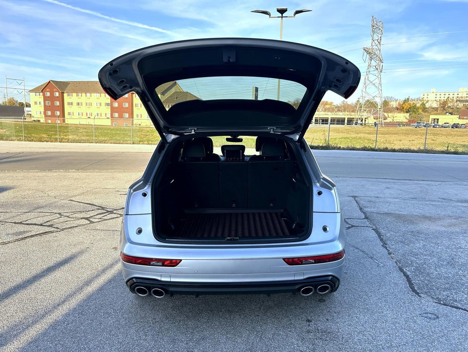 Used 2023 Audi SQ5 Prestige w/ Prestige Package image 21