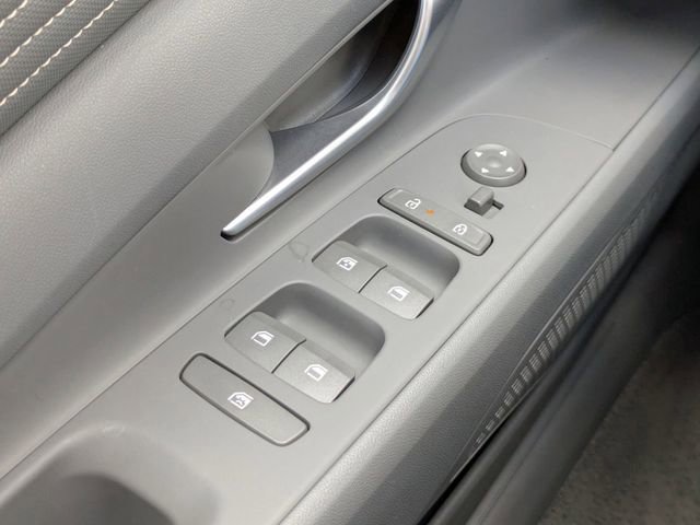 Used 2025 Hyundai Elantra SEL image 25