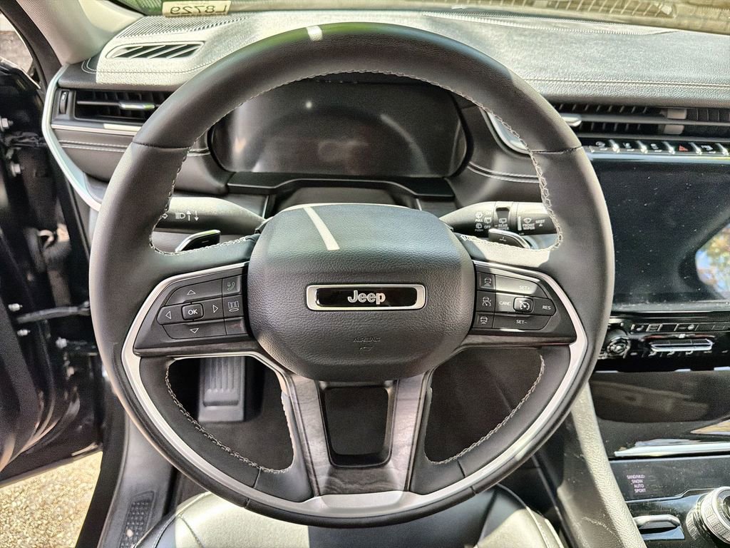 Used 2023 Jeep Grand Cherokee Limited w/ Trailer Tow Prep Group (B) AWD/4WD image 11