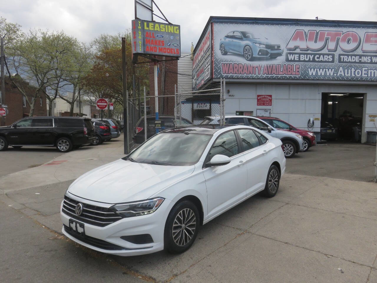 Used 2019 Volkswagen Jetta SE FWD image 2