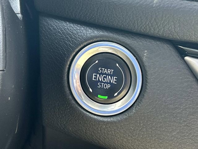 Used 2024 Cadillac XT4 Luxury w/ Cold Weather Package FWD image 33