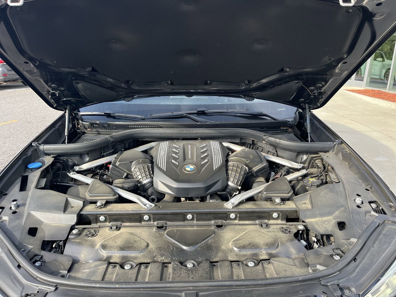 Used 2021 BMW X5 M50i w/ Executive Package image 39