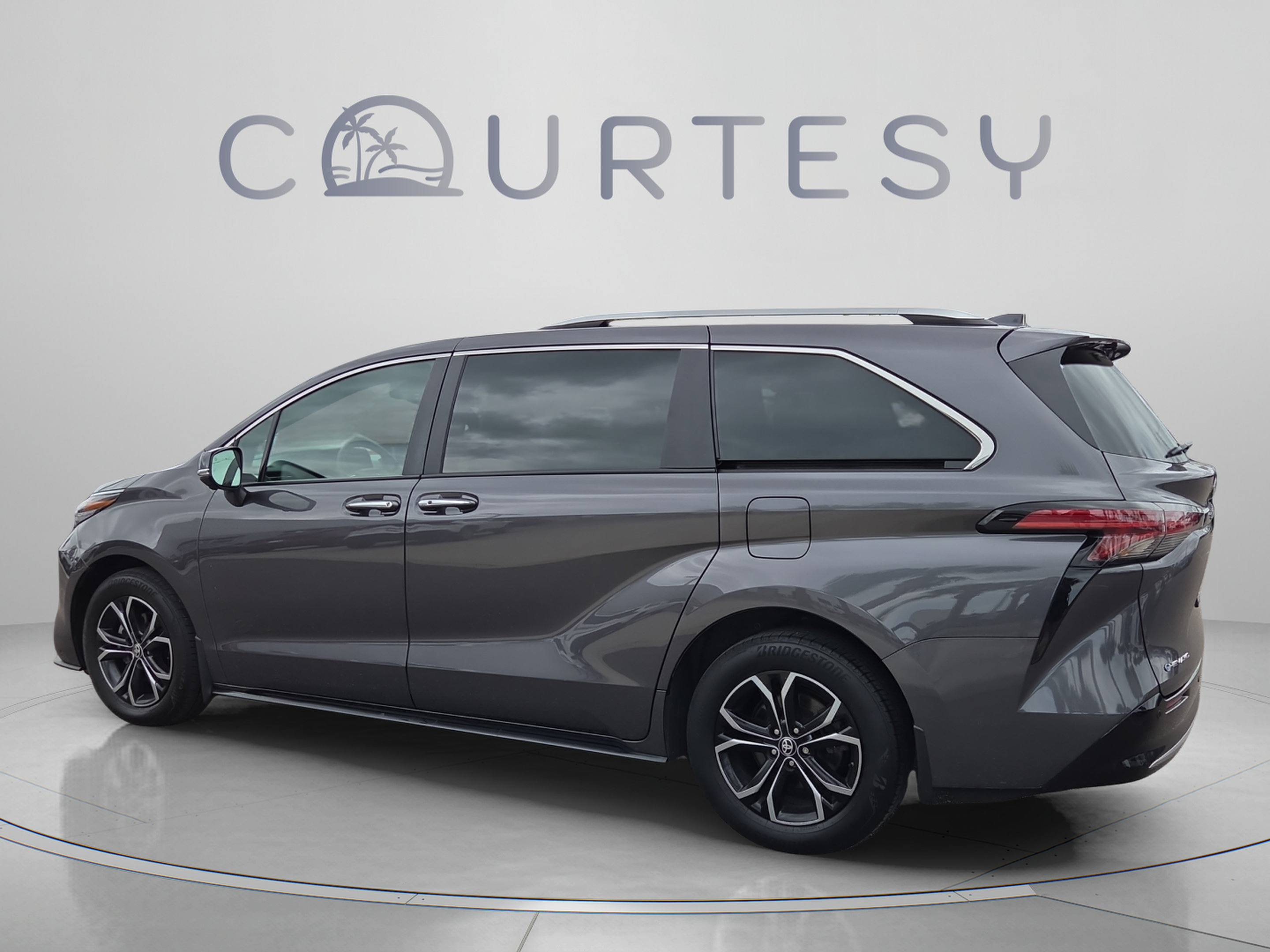 Certified 2025 Toyota Sienna Platinum AWD/4WD image 3